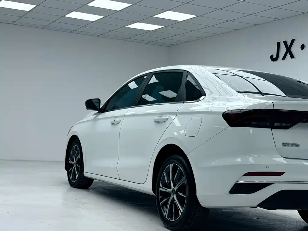 Geely Emgrand — миниатюра 8