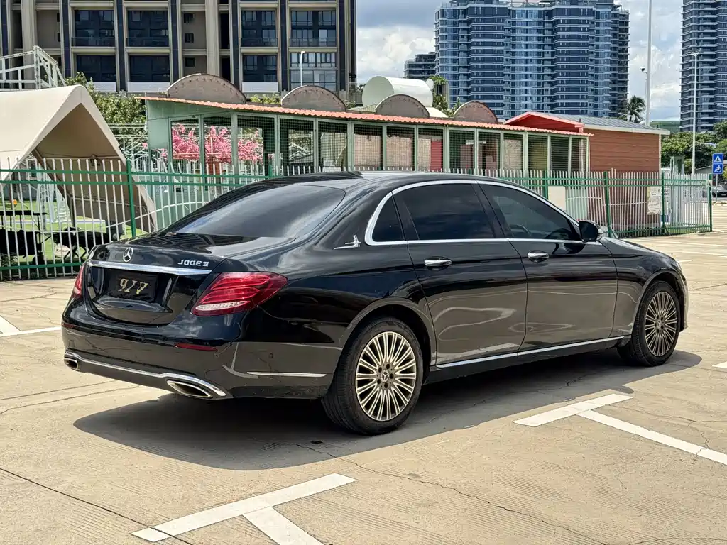 Mercedes-Benz E-Class — миниатюра 18