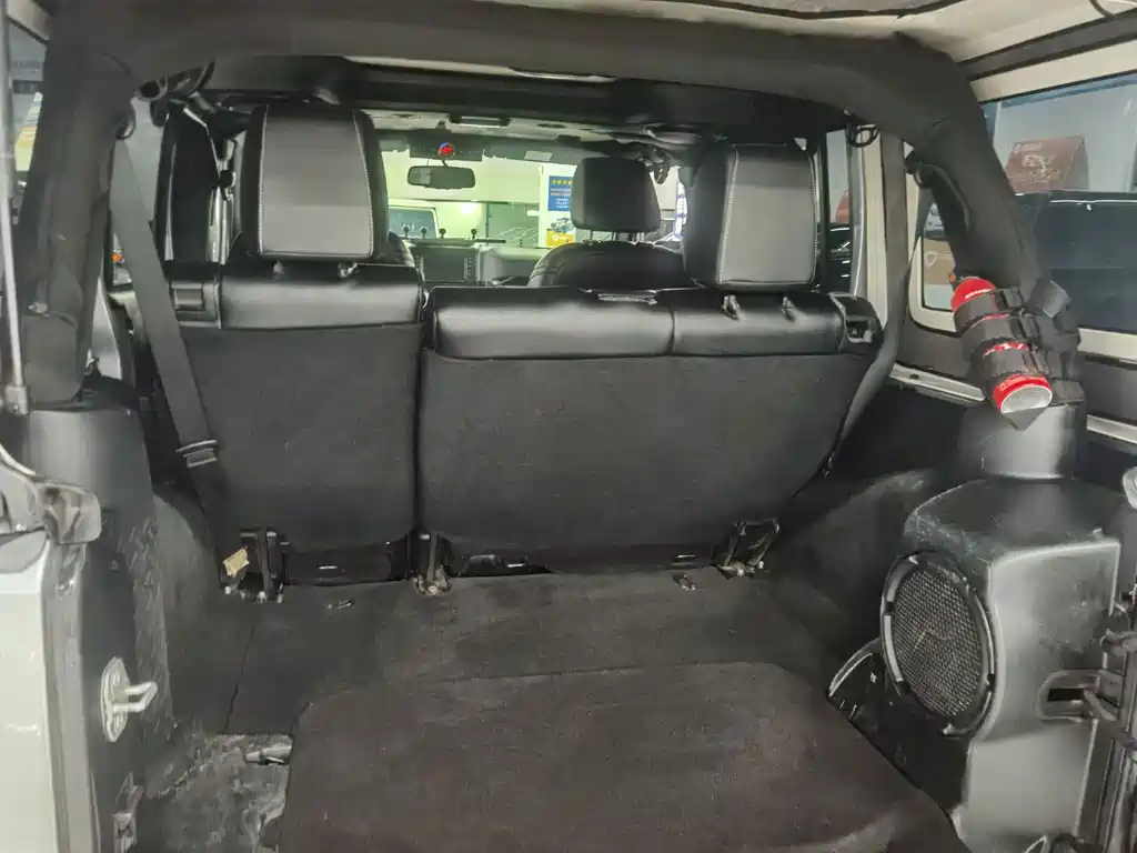 Jeep Wrangler — миниатюра 32