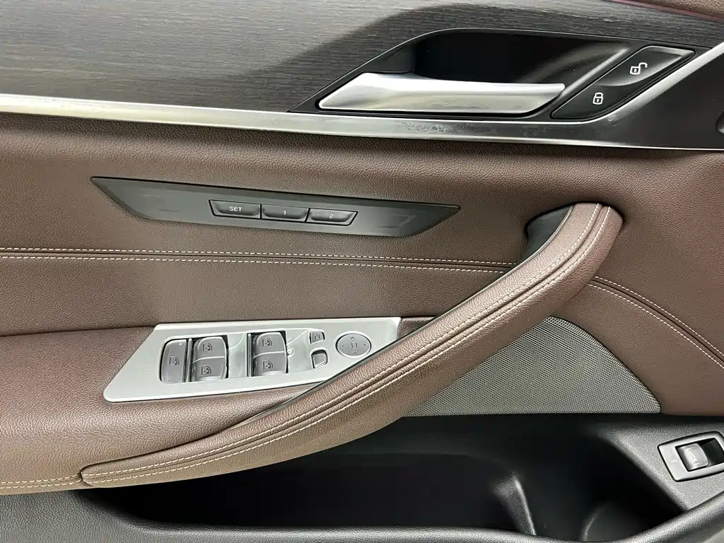 BMW 5 Series — миниатюра 18