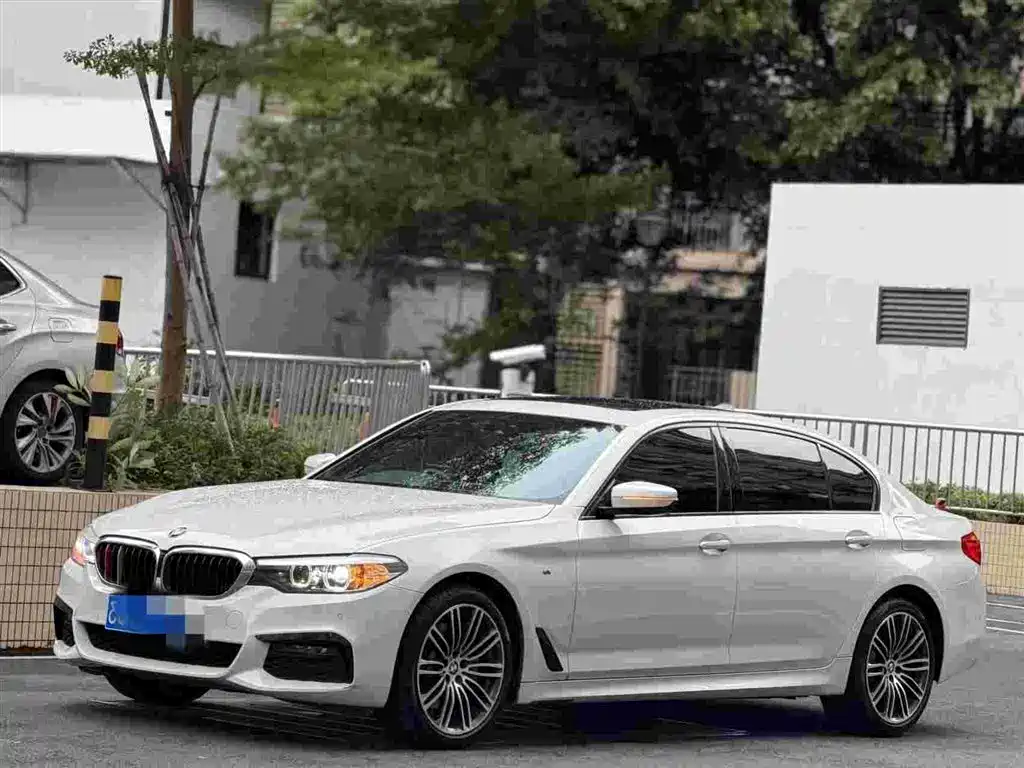 BMW 5 Series — миниатюра 2