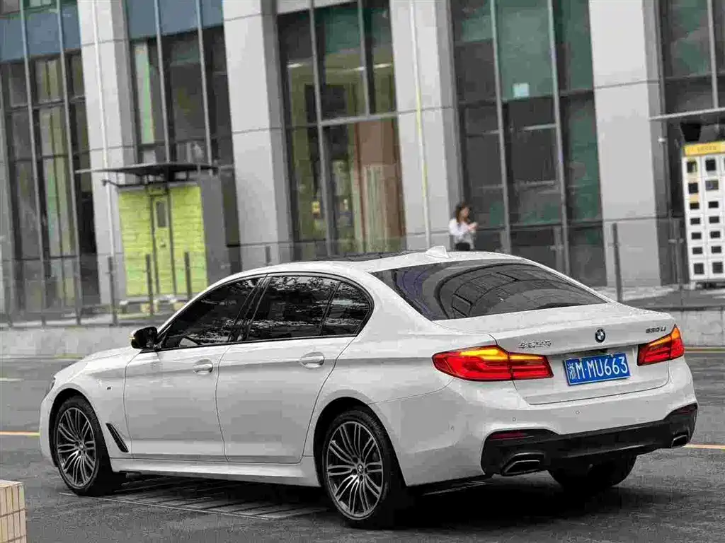 BMW 5 Series — миниатюра 3