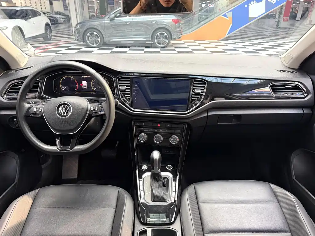 Volkswagen T-Roc — миниатюра 10