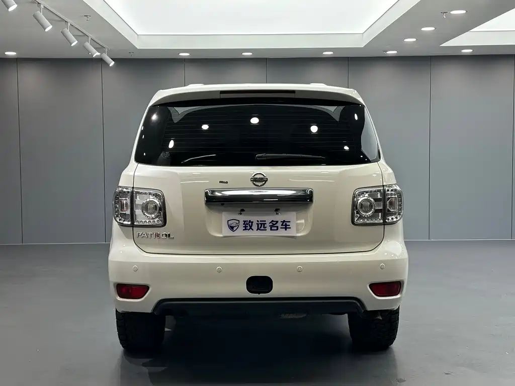 Nissan Patrol — миниатюра 5