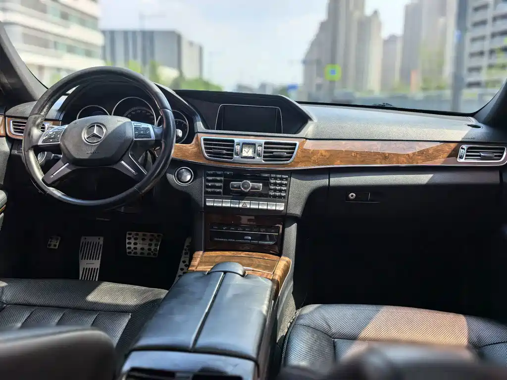 Mercedes-Benz E-Class — миниатюра 9
