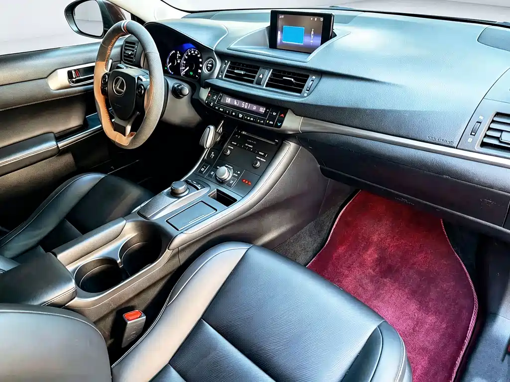 Lexus CT — миниатюра 22