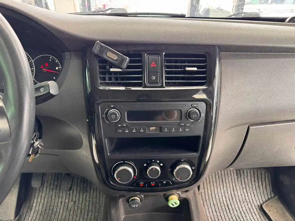 Wuling Rongguang V — миниатюра 10