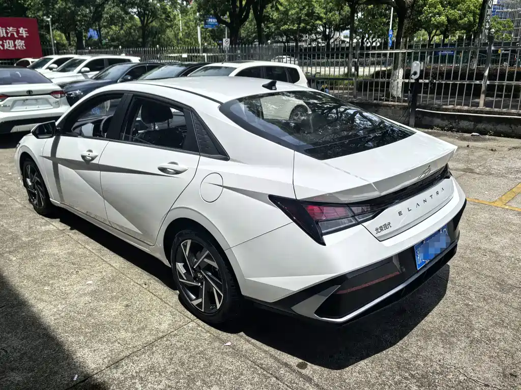 Hyundai Elantra — миниатюра 12