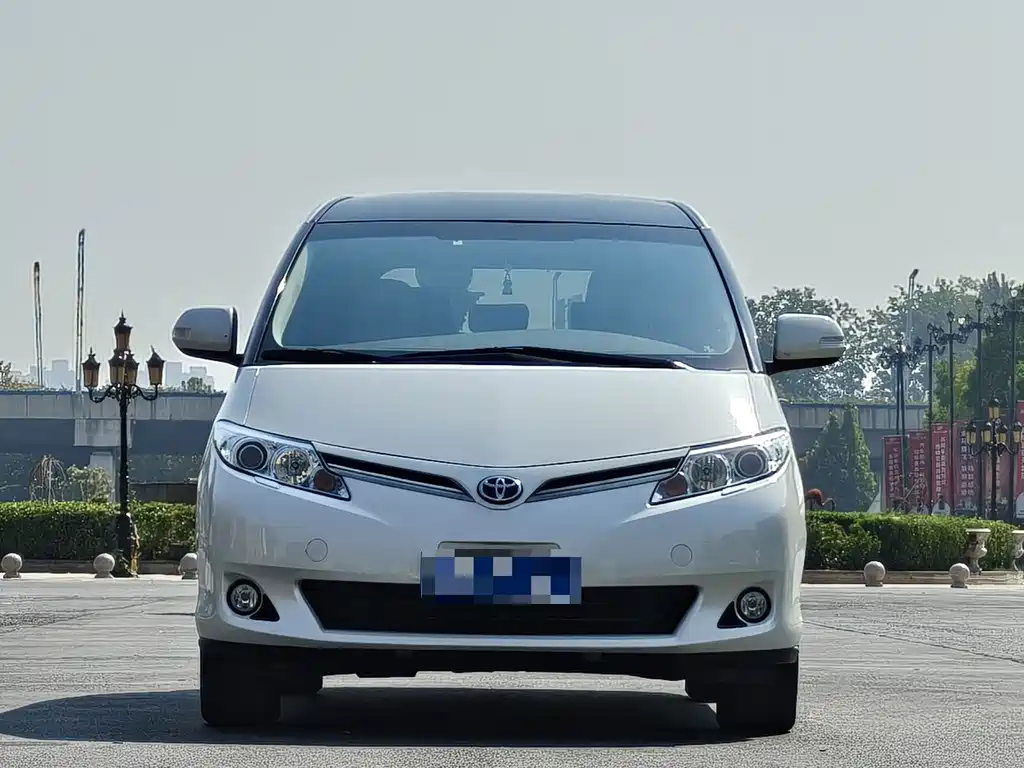 Toyota Previa — миниатюра 2