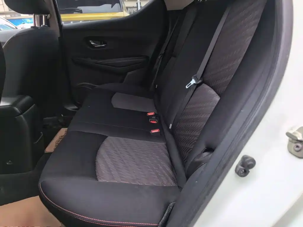Nissan Bluebird — миниатюра 17