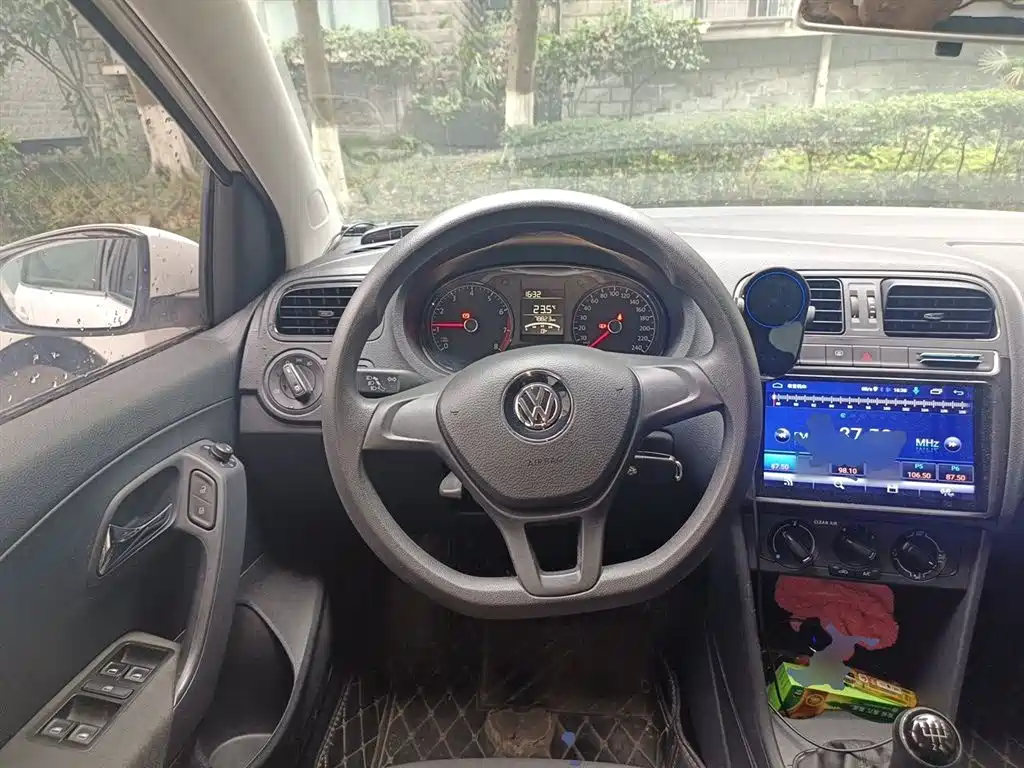 Volkswagen Polo 2016 1.4L MT