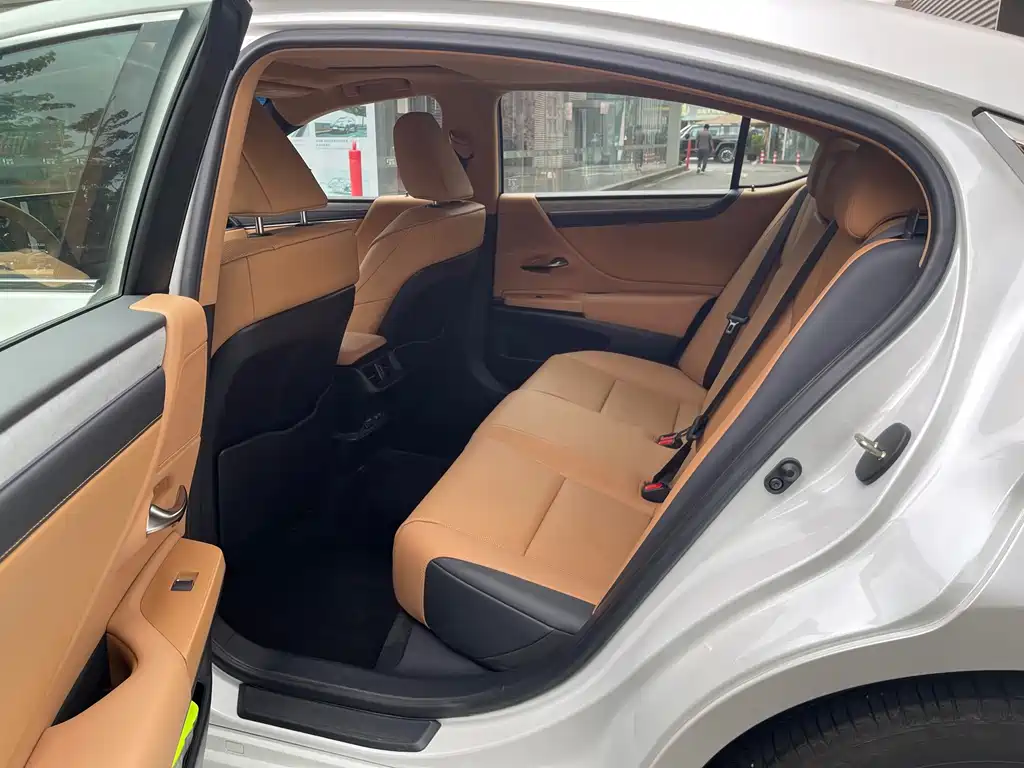 Lexus ES 2025 200 Premium