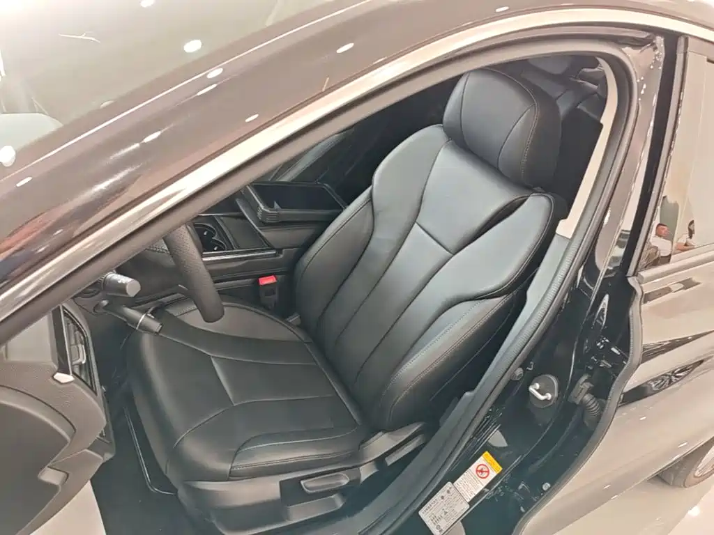 Hongqi Hongqi H5 — миниатюра 15