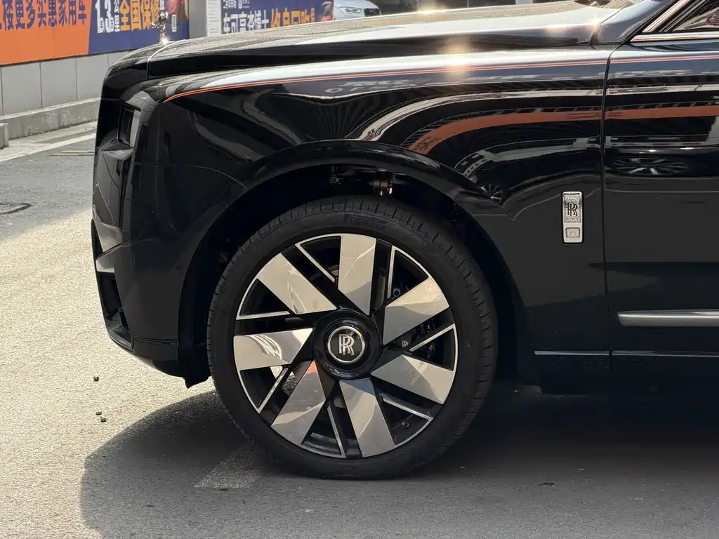 Rolls-Royce Cullinan — миниатюра 19