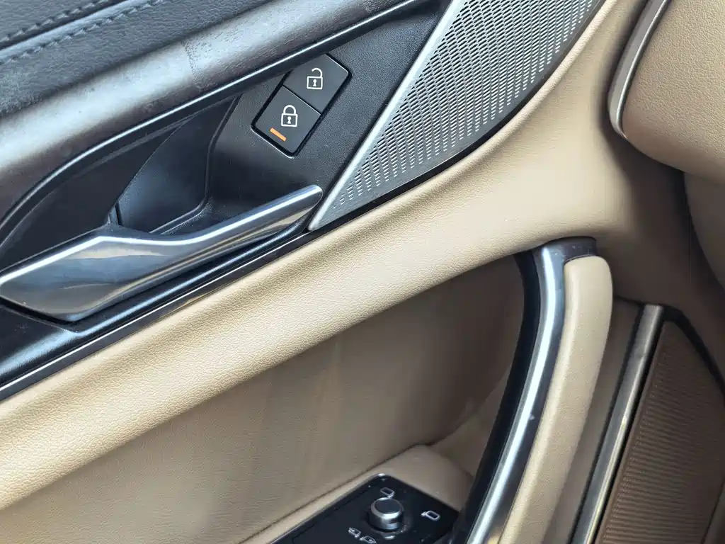 Jaguar XFL — миниатюра 2