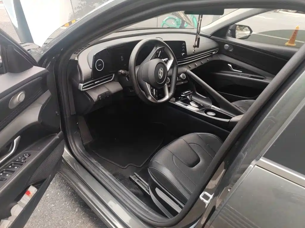 Hyundai Elantra — миниатюра 14