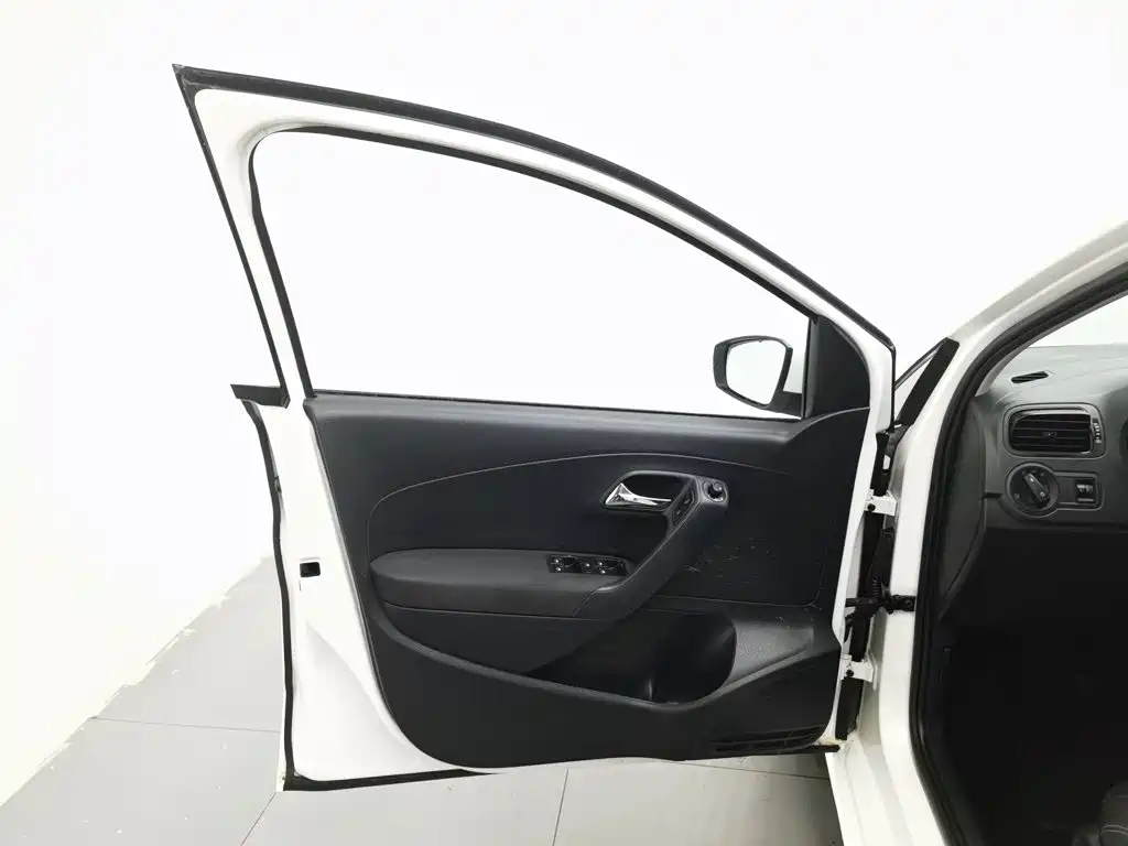 Volkswagen Polo — миниатюра 8