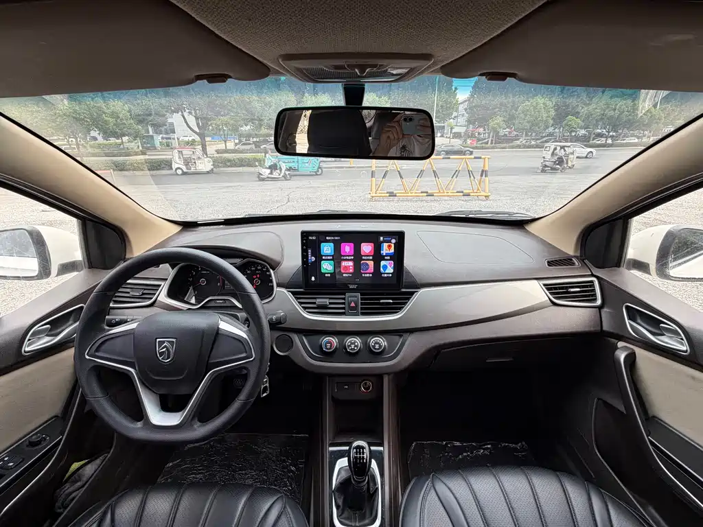 Baojun 310W — миниатюра 5