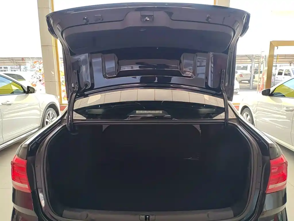 Volkswagen Lavida — миниатюра 19
