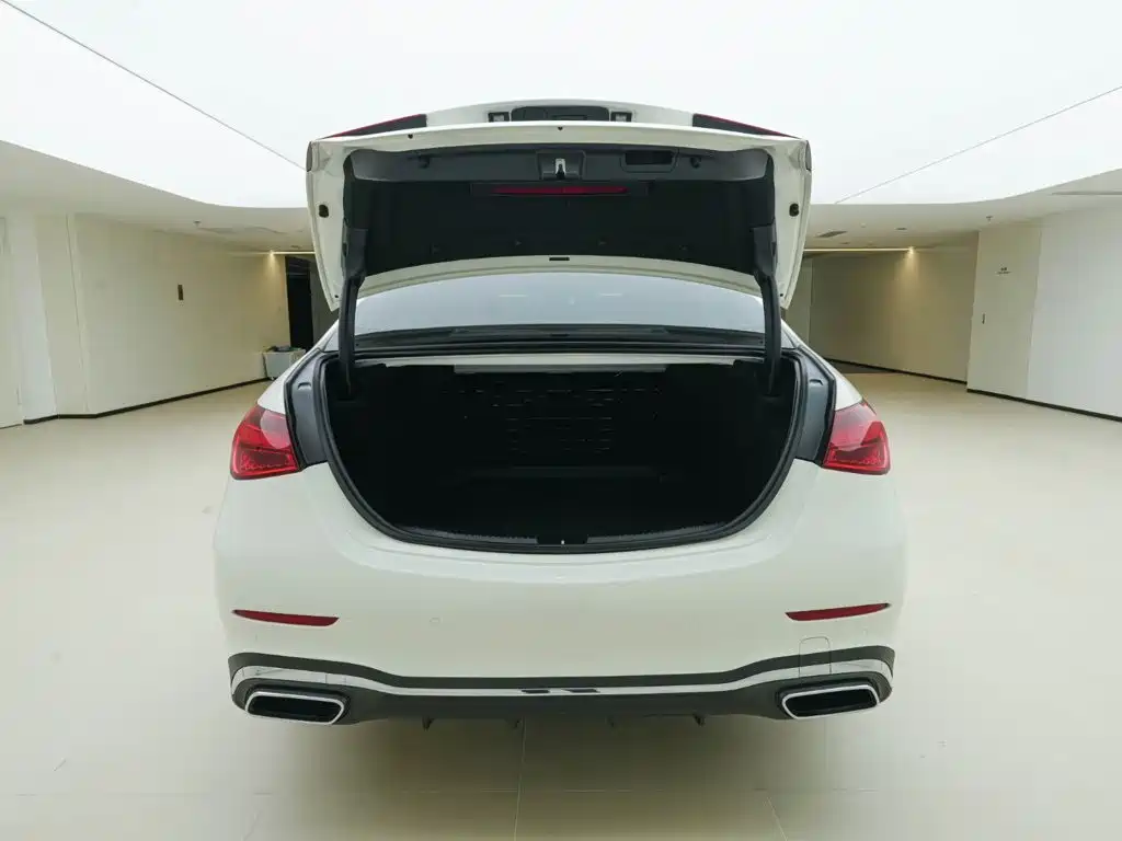 Mercedes-Benz C-Class — миниатюра 7