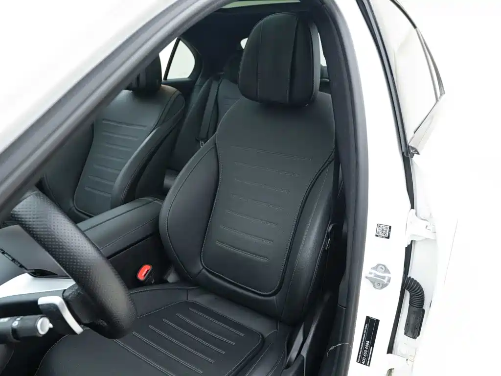 Mercedes-Benz C-Class — миниатюра 13