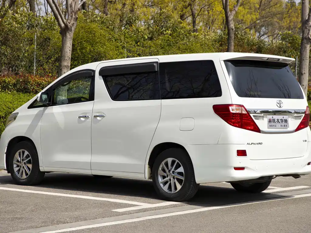 Toyota Alphard — миниатюра 4