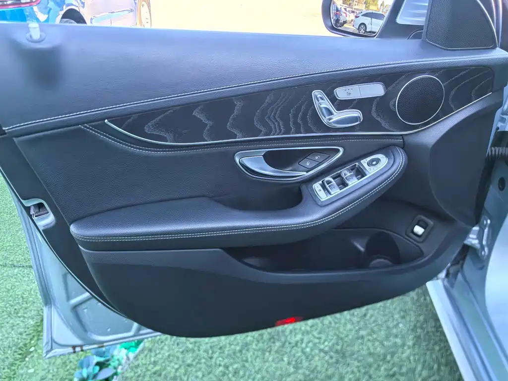 Mercedes-Benz C-Class — миниатюра 8