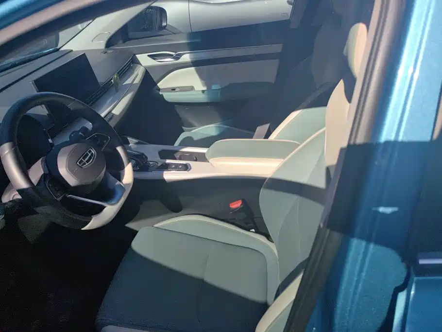 Geely L HiP — миниатюра 9