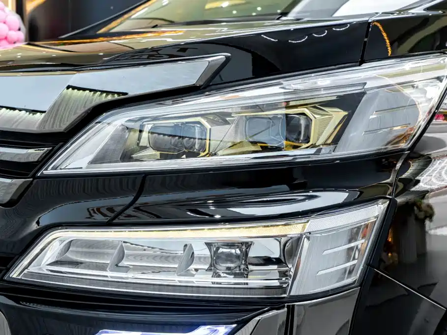 Toyota Vellfire — миниатюра 8