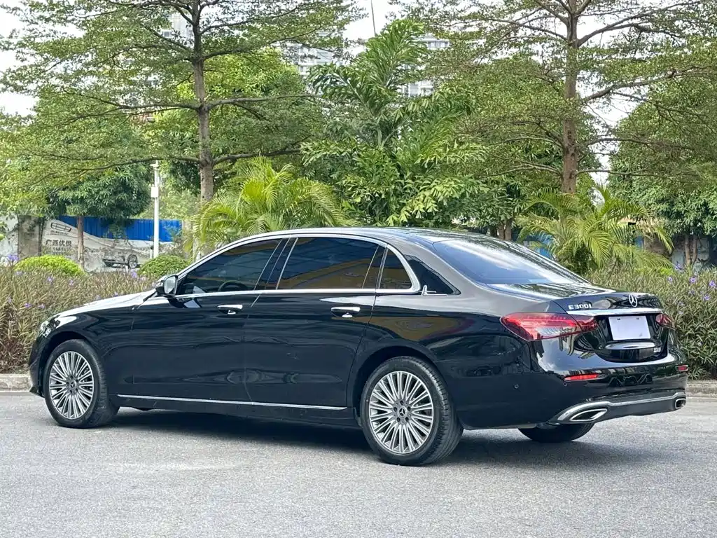 Mercedes-Benz E-Class — миниатюра 3