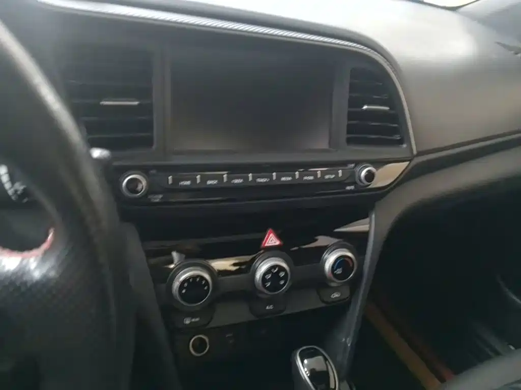 Hyundai Elantra — миниатюра 13