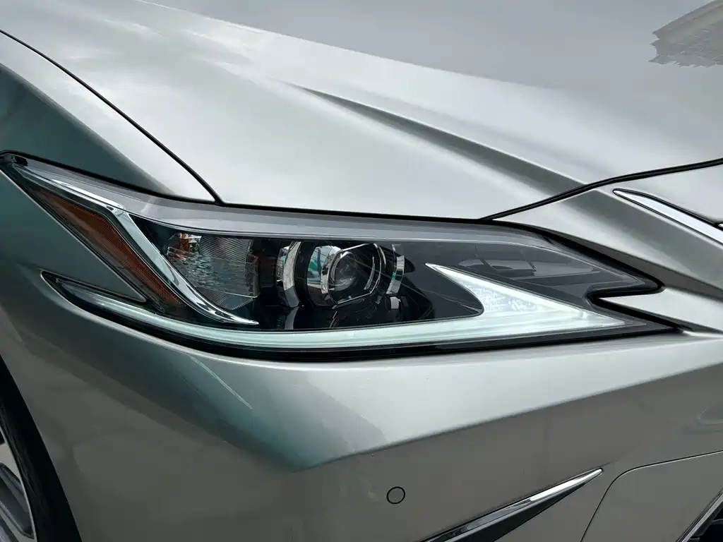 Lexus ES — миниатюра 23