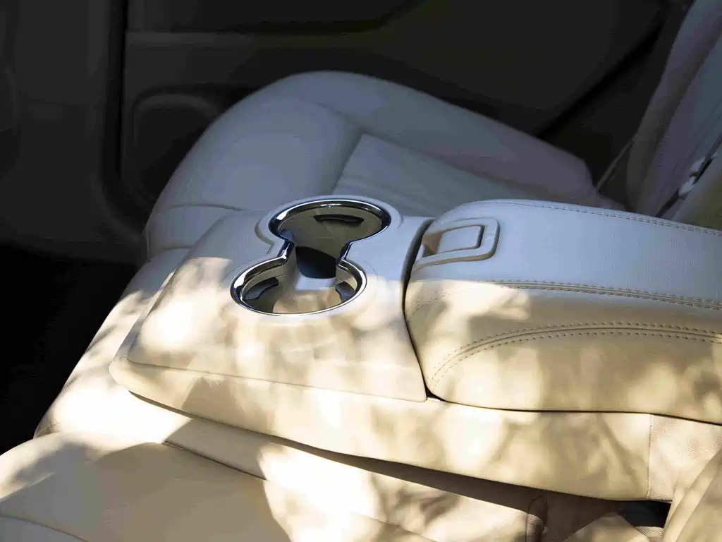 Cadillac SRX — миниатюра 31