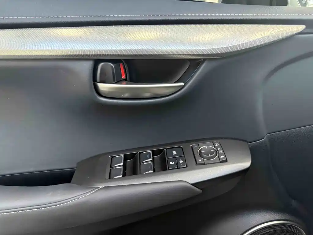 Lexus NX — миниатюра 12