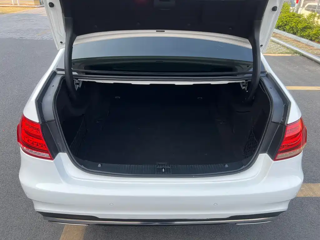 Mercedes-Benz E-Class — миниатюра 25