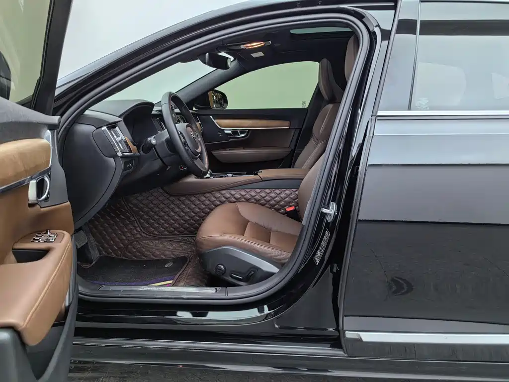 Volvo S90 PHEV — миниатюра 16
