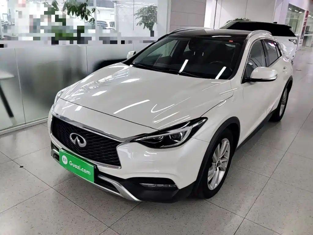 Infiniti QX30