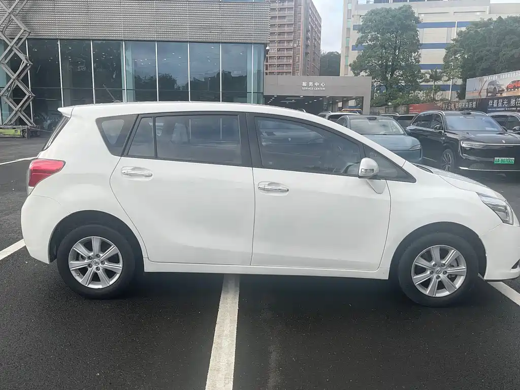 Toyota Verso — миниатюра 8