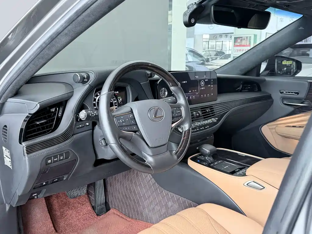 Lexus LS — миниатюра 20