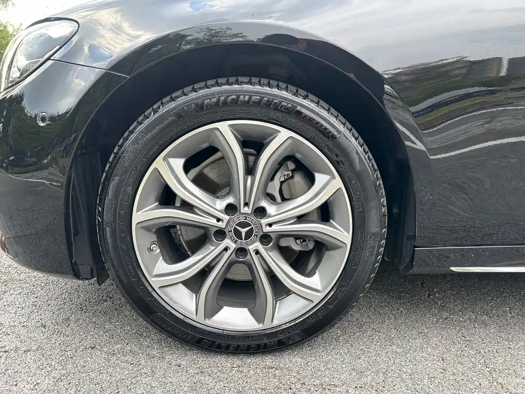 Mercedes-Benz E-Class — миниатюра 8