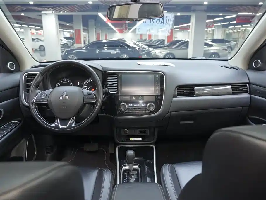 MITSUBISHI OUTLANDER