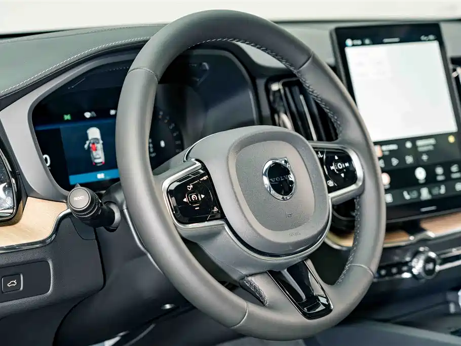 Volvo XC60 2026 B5 Luxury