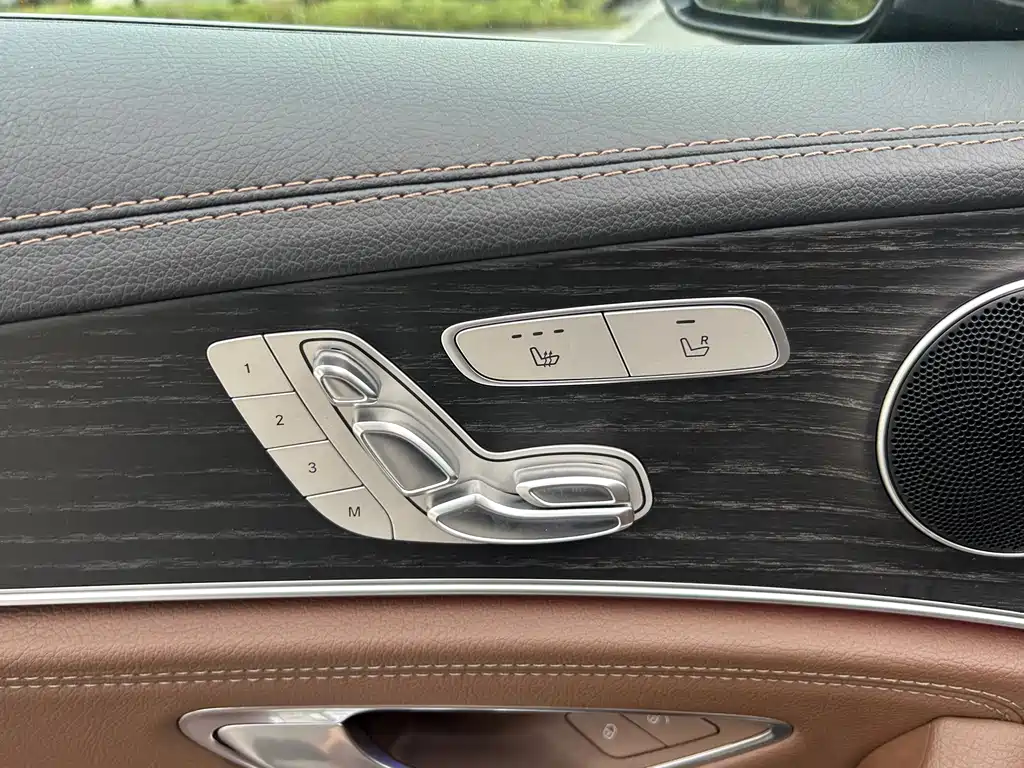 Mercedes-Benz E-Class — миниатюра 26