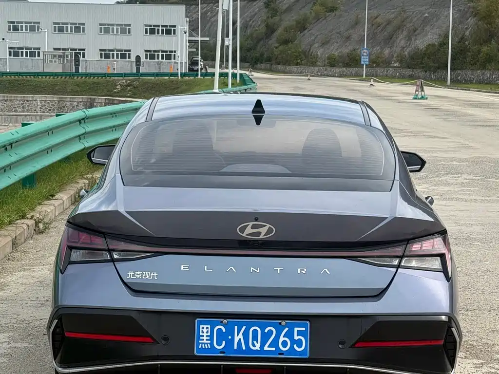 Hyundai Elantra — миниатюра 4