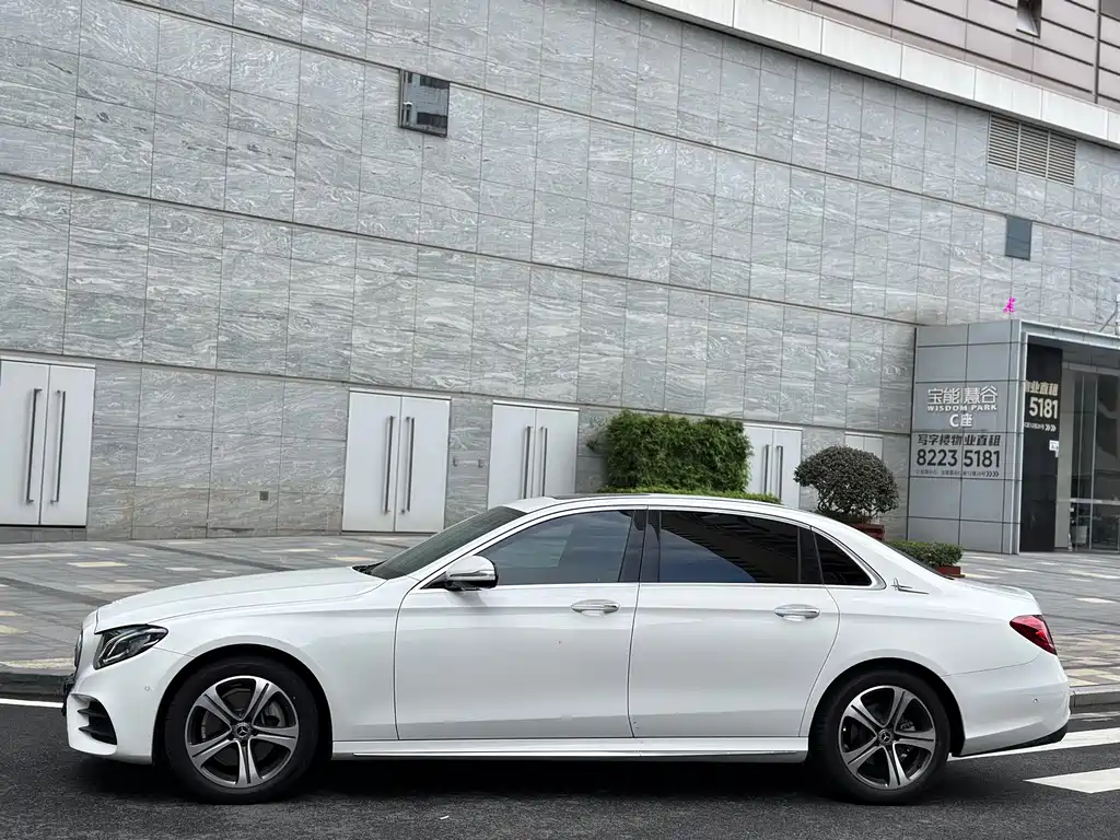 Mercedes-Benz E-Class — миниатюра 3