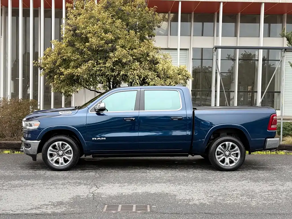 Ram Trucks 2024 5.7L AT