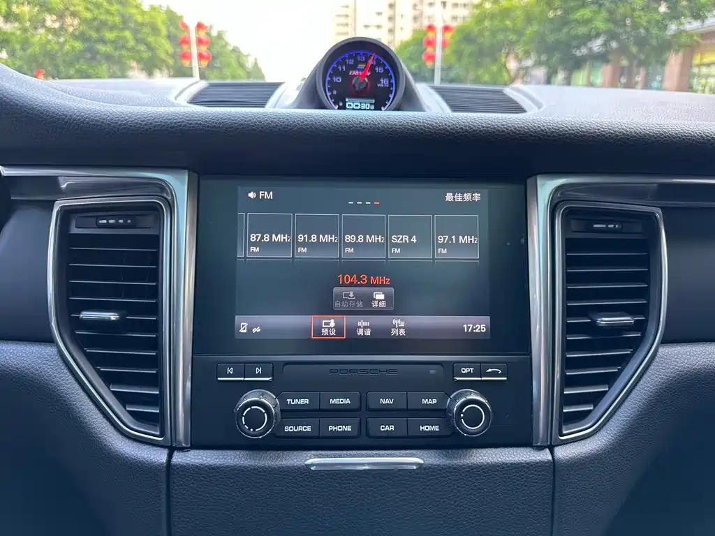 Porsche Macan — миниатюра 23