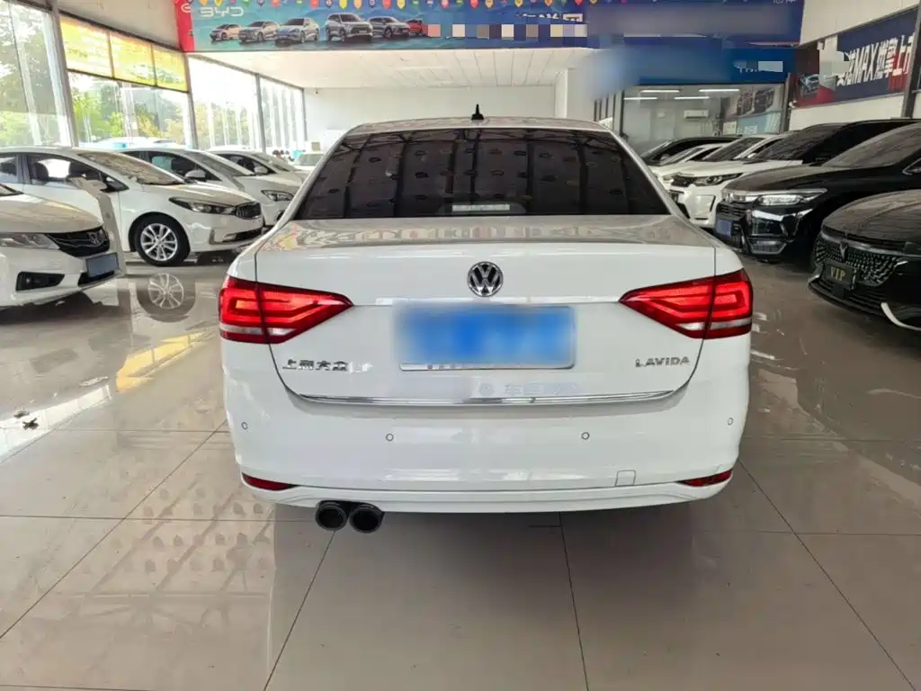 Volkswagen Lavida — миниатюра 6