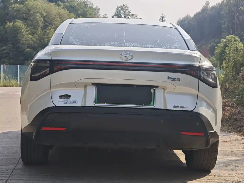Toyota bZ3 — миниатюра 5