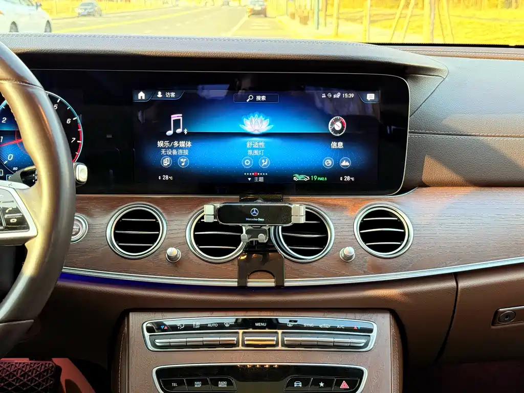 MERCEDES-BENZ E CLASS